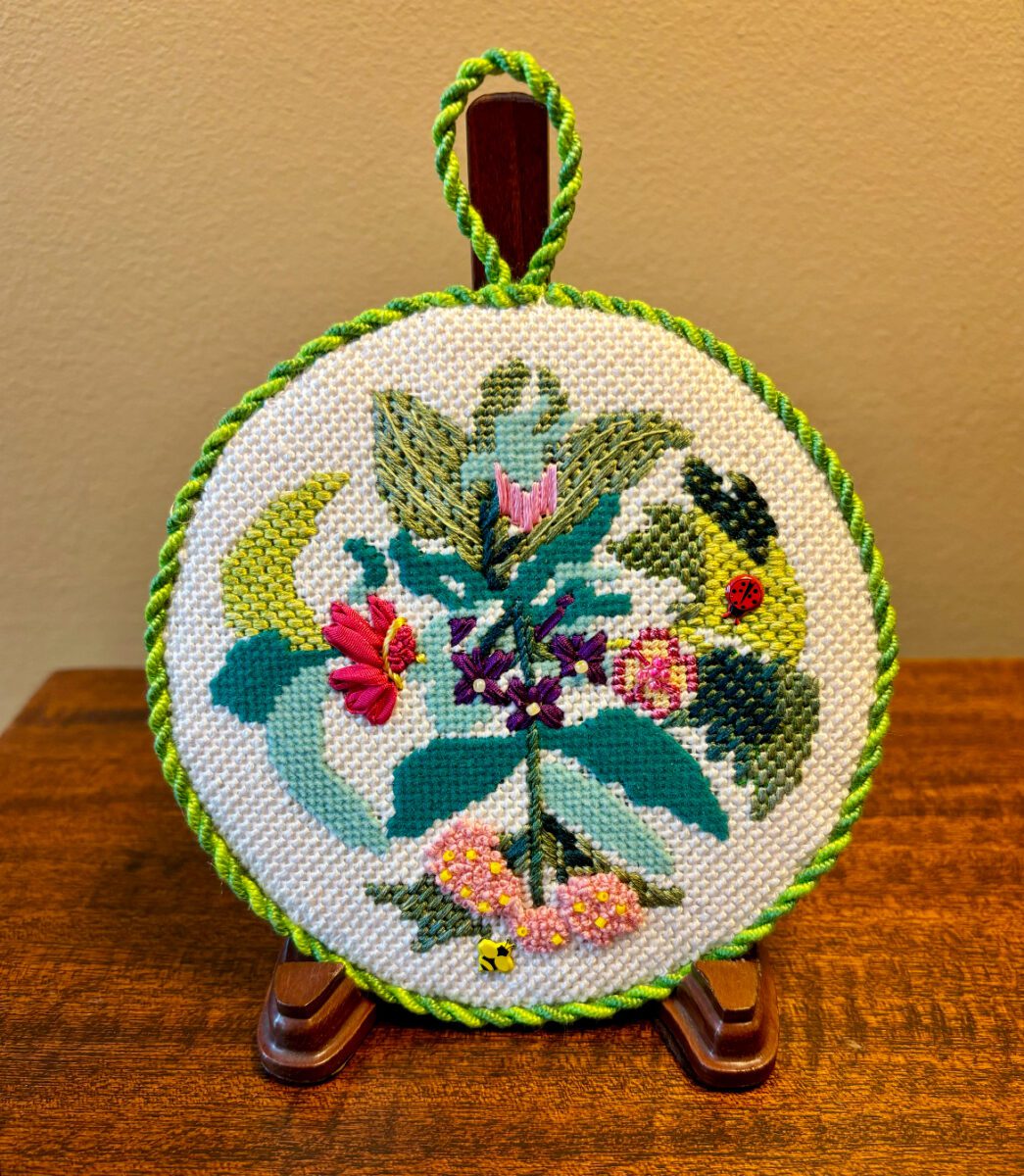 sweetylily様オーダーペイント　セメントオブジェ　ハンドメイド雑貨 MM-Needlepoint-ornament-
